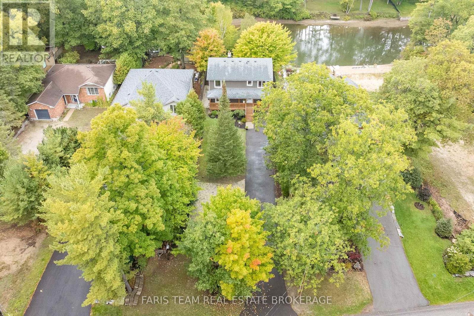Detached at 104 KNOX ROAD E, Wasaga Beach