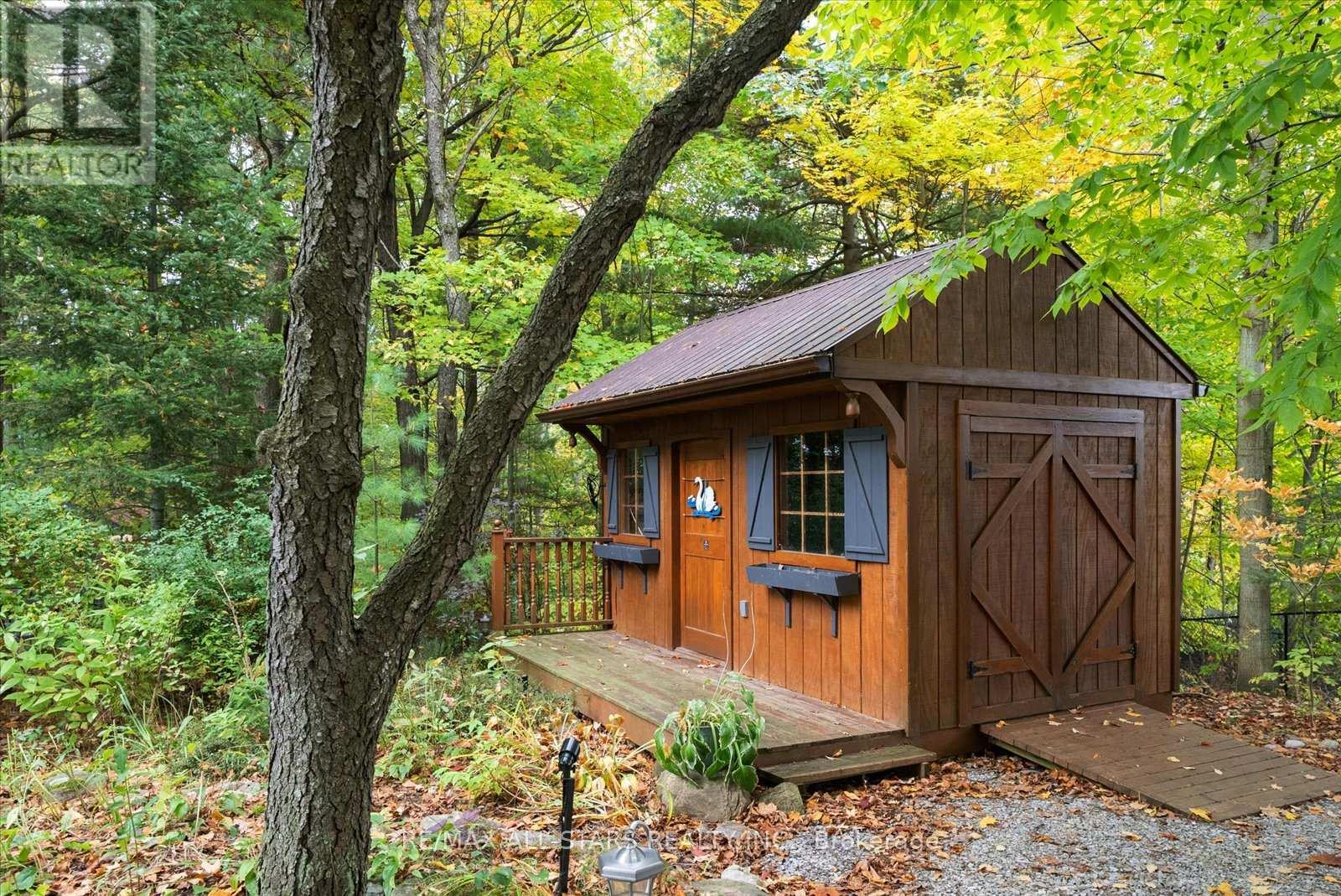 Detached at 29 ROBERT BOULEVARD, Springwater