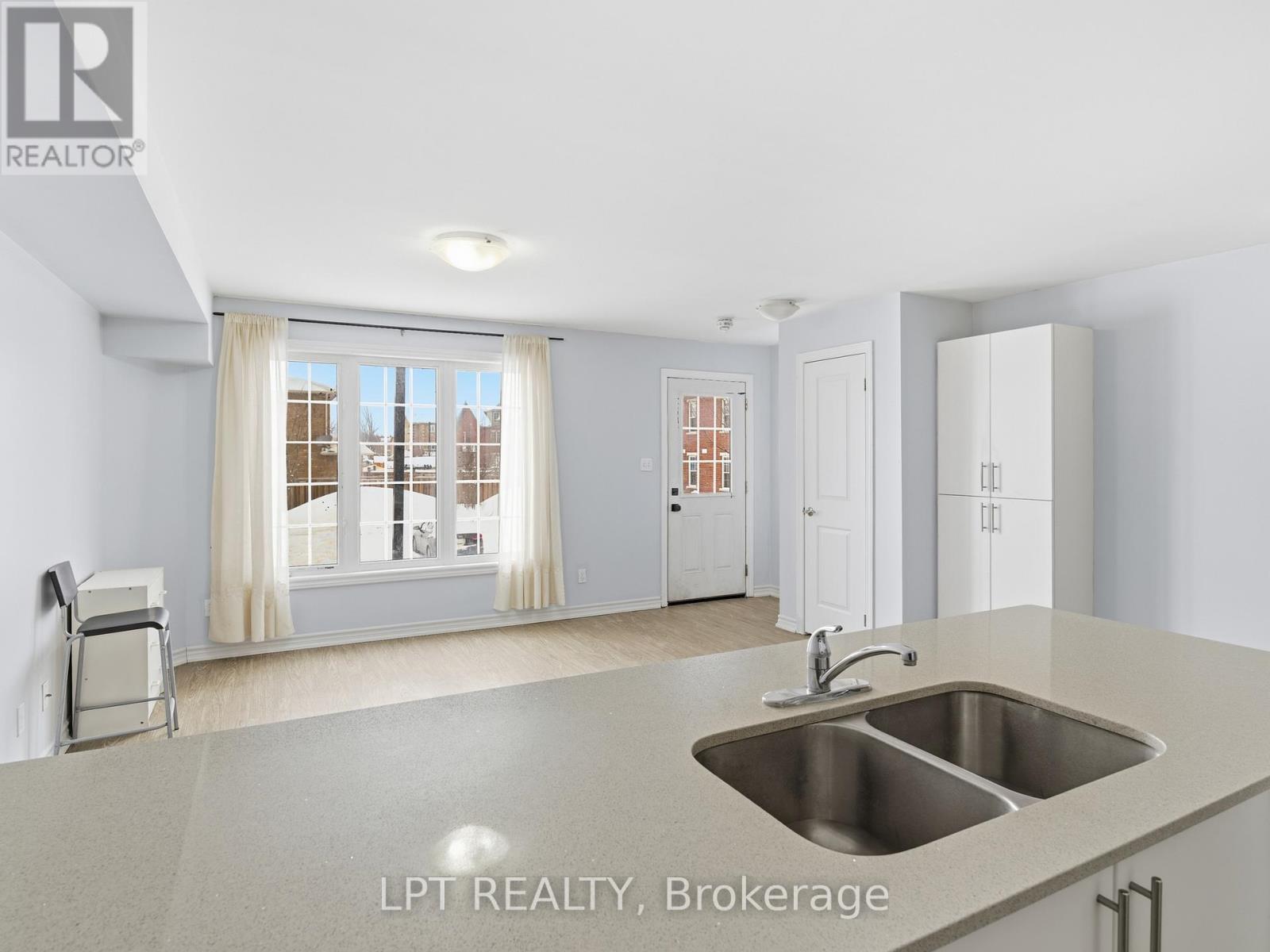 Townhouse at 4 - 244 PENETANGUISHENE ROAD, Barrie (Georgian Drive)