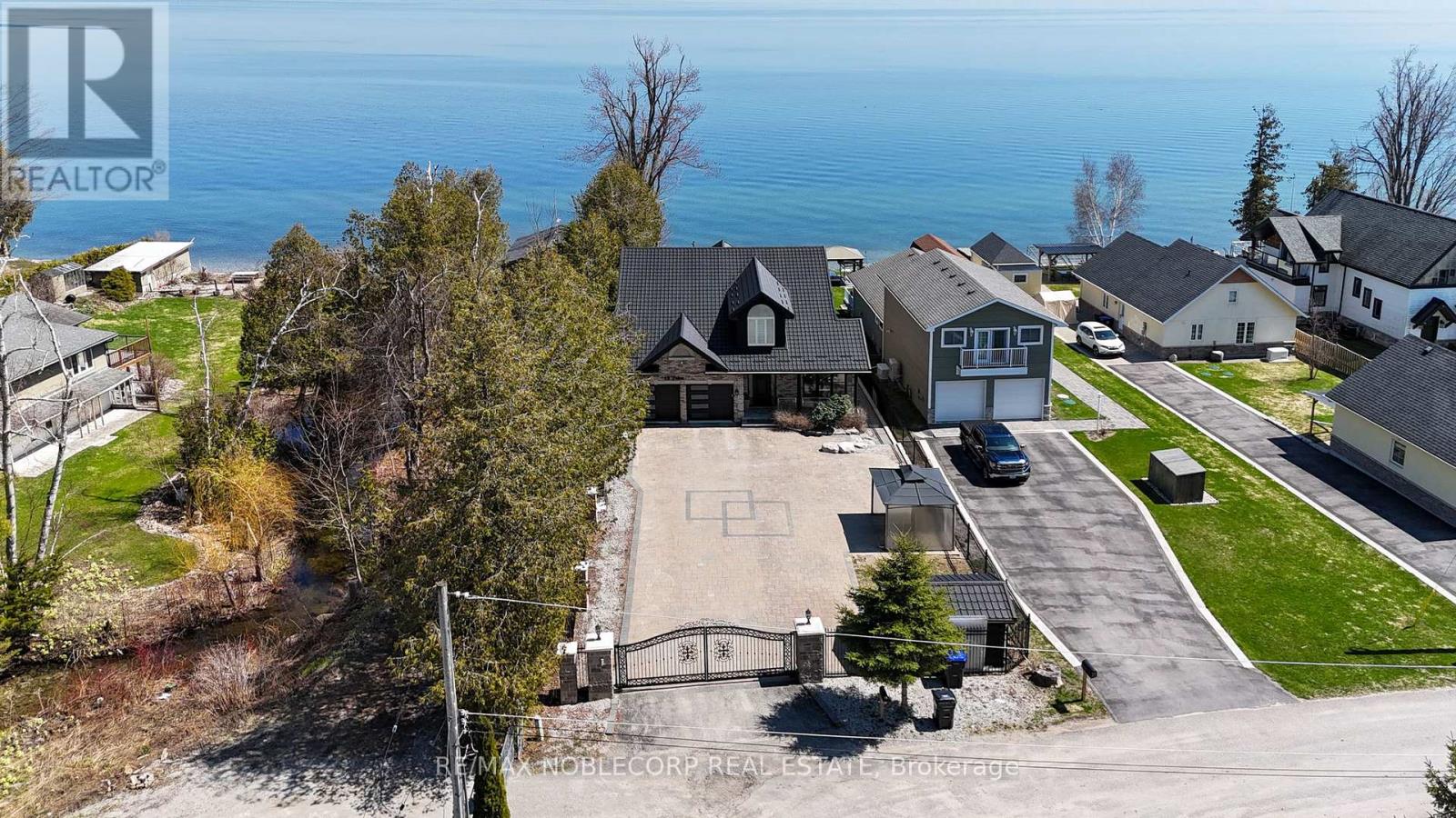 Detached at 15 PALM BEACH ROAD, Oro-Medonte