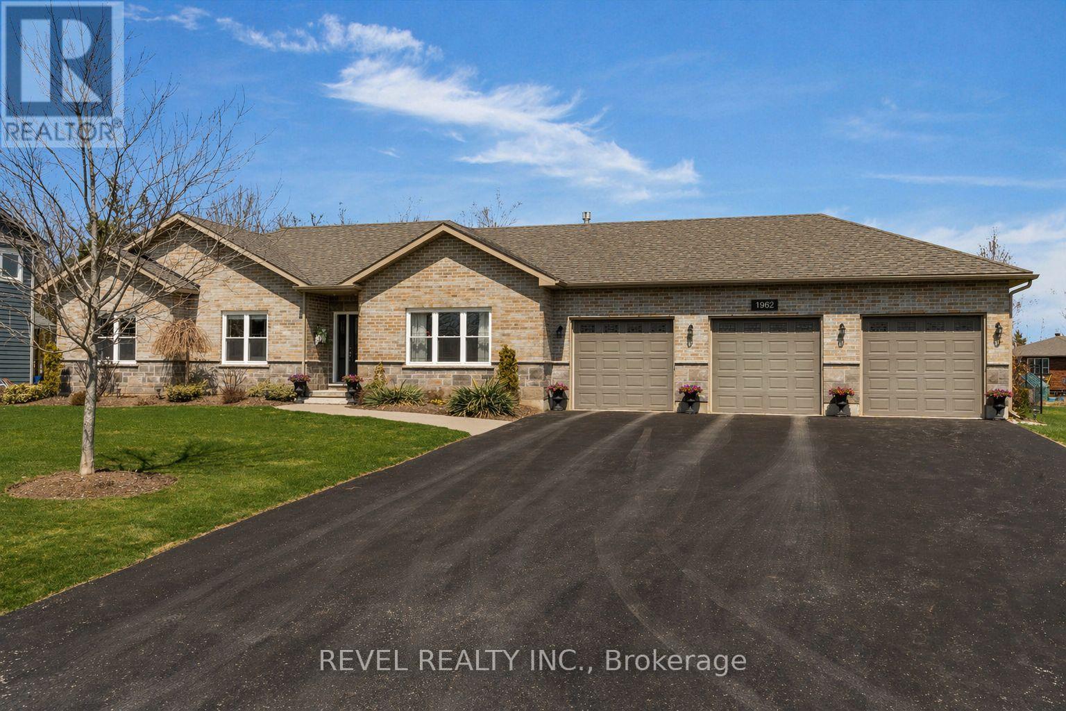 Detached at 1962 ELANA DRIVE, Severn (Bass Lake)