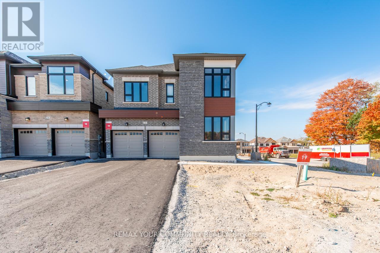 Detached at 2 WILD GINGER LANE, Springwater (Midhurst)