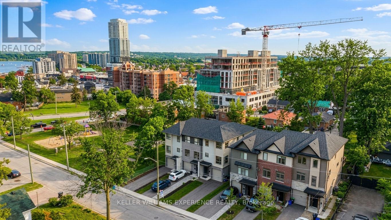 Townhouse at 86 CLAPPERTON STREET, Barrie