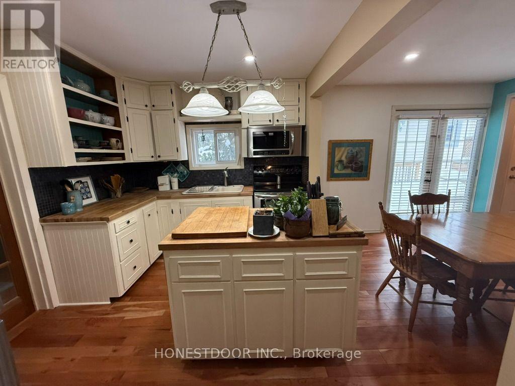 Detached at 2015 RIDGE ROAD W, Oro-Medonte (Shanty Bay)