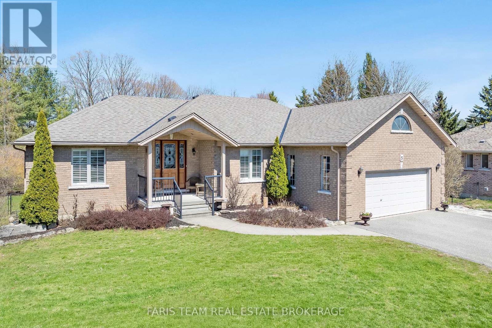 Detached at 5 BLAKE COURT, Wasaga Beach