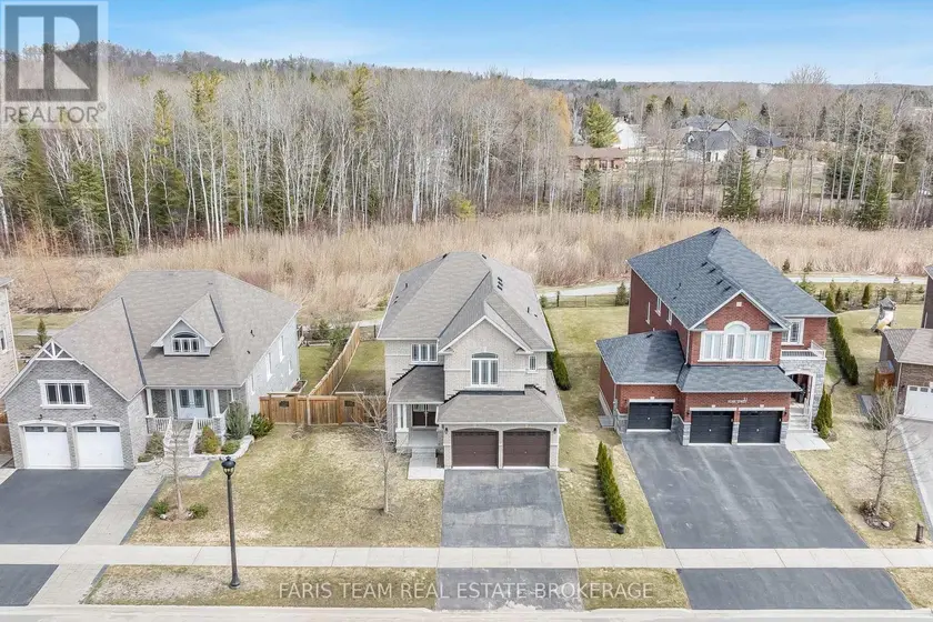 Detached at 33 PEARL STREET, Wasaga Beach