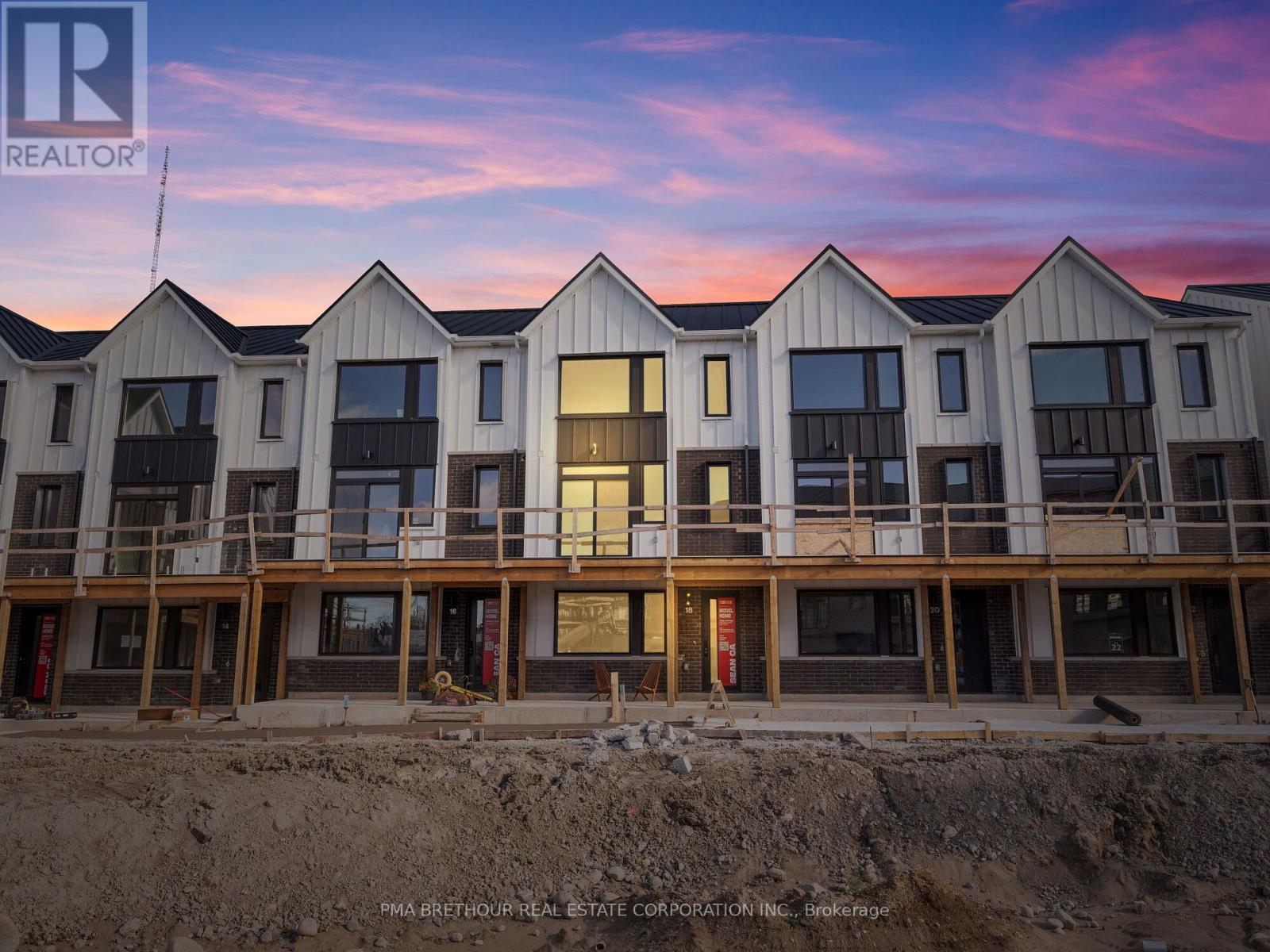 Townhouse at 18 RAINWATER LANE, Barrie (Holly)