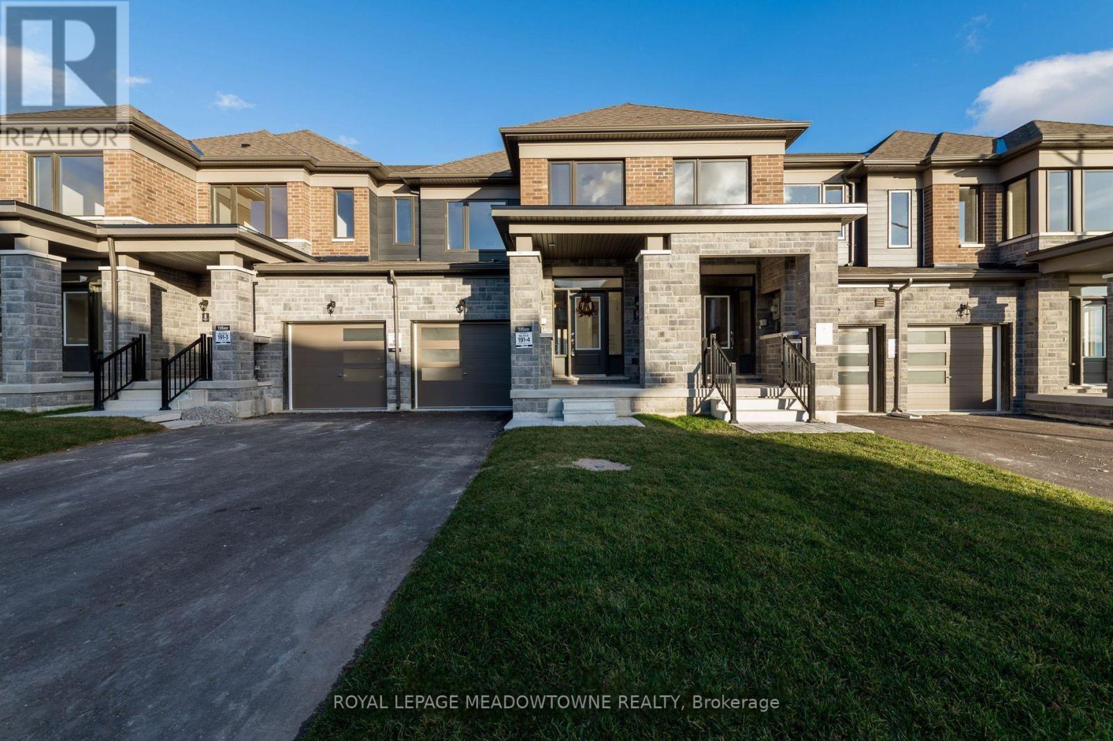 Townhouse at 6 PRUDHOE TERRACE, Barrie