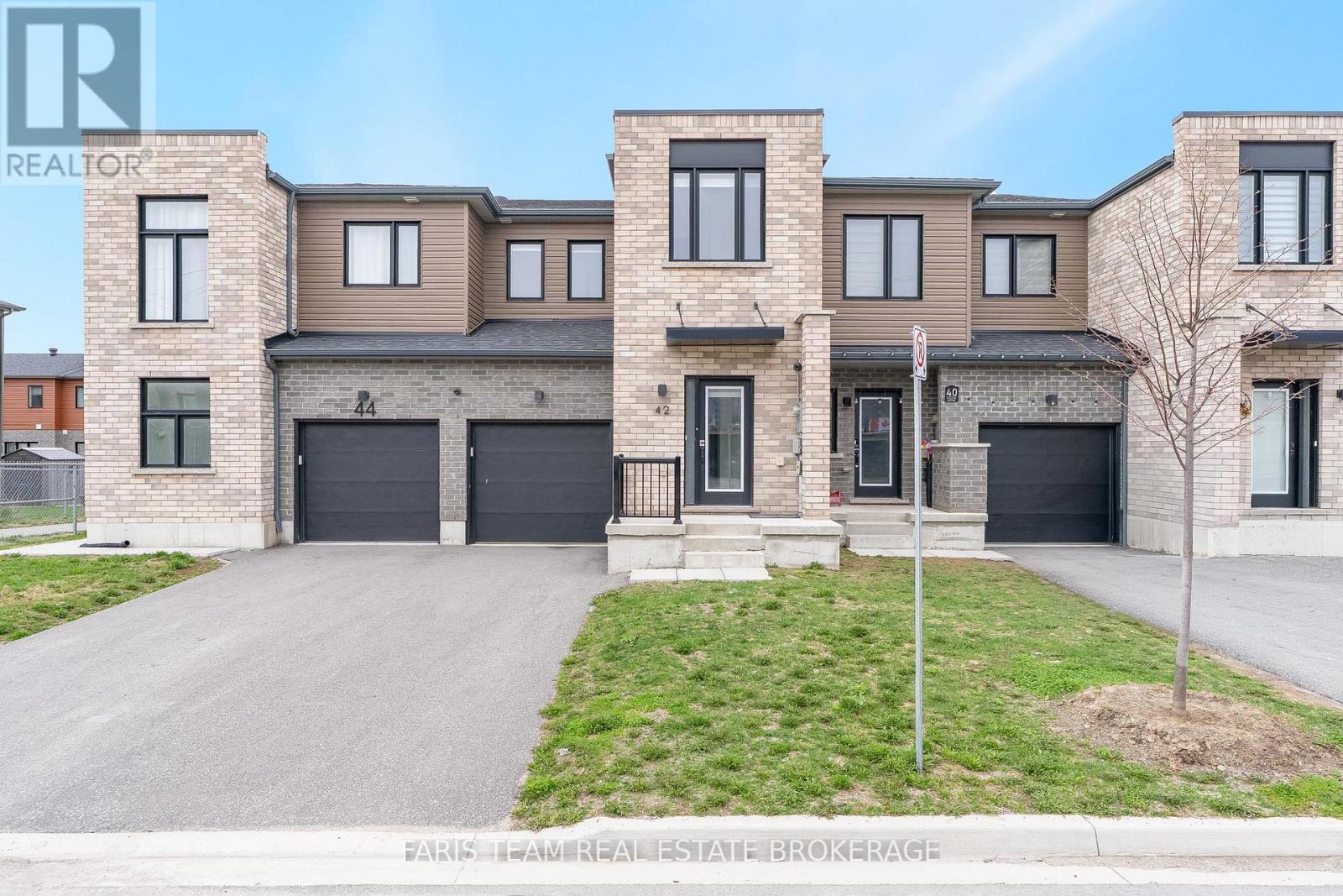 Townhouse at 42 FAIRLANE AVENUE, Barrie (Painswick South)
