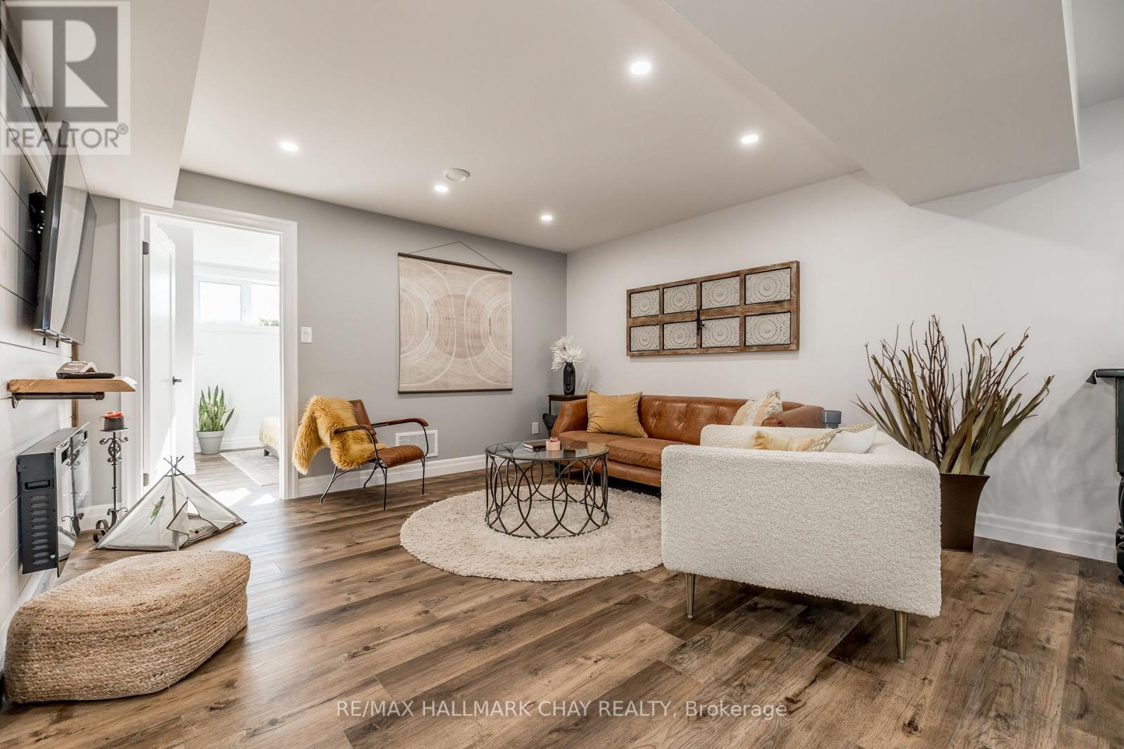 Detached at LOWER - 3742 HORSESHOE VALLEY ROAD W, Springwater (Minesing)