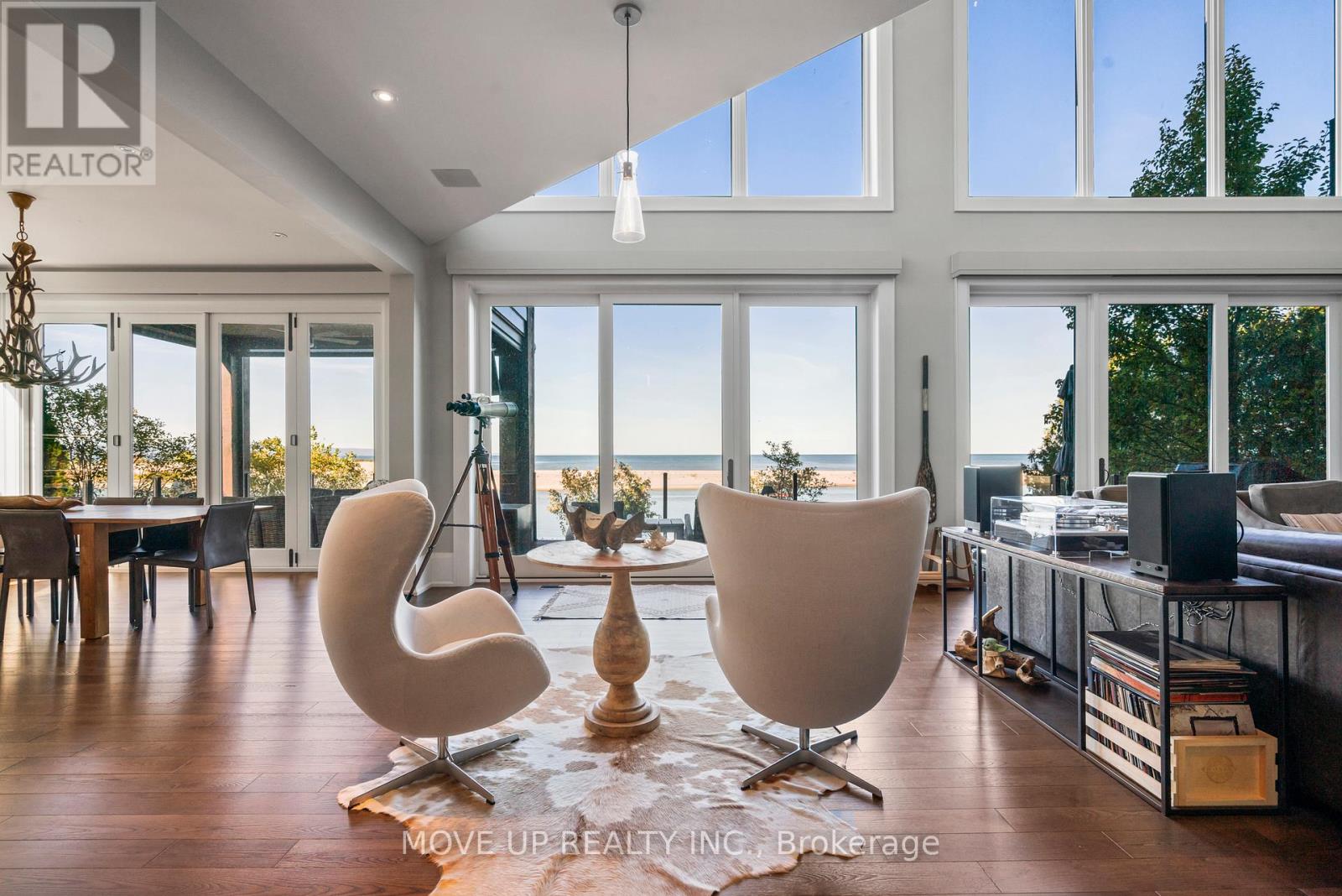 Detached at 10 HIAWATHA AVENUE, Wasaga Beach