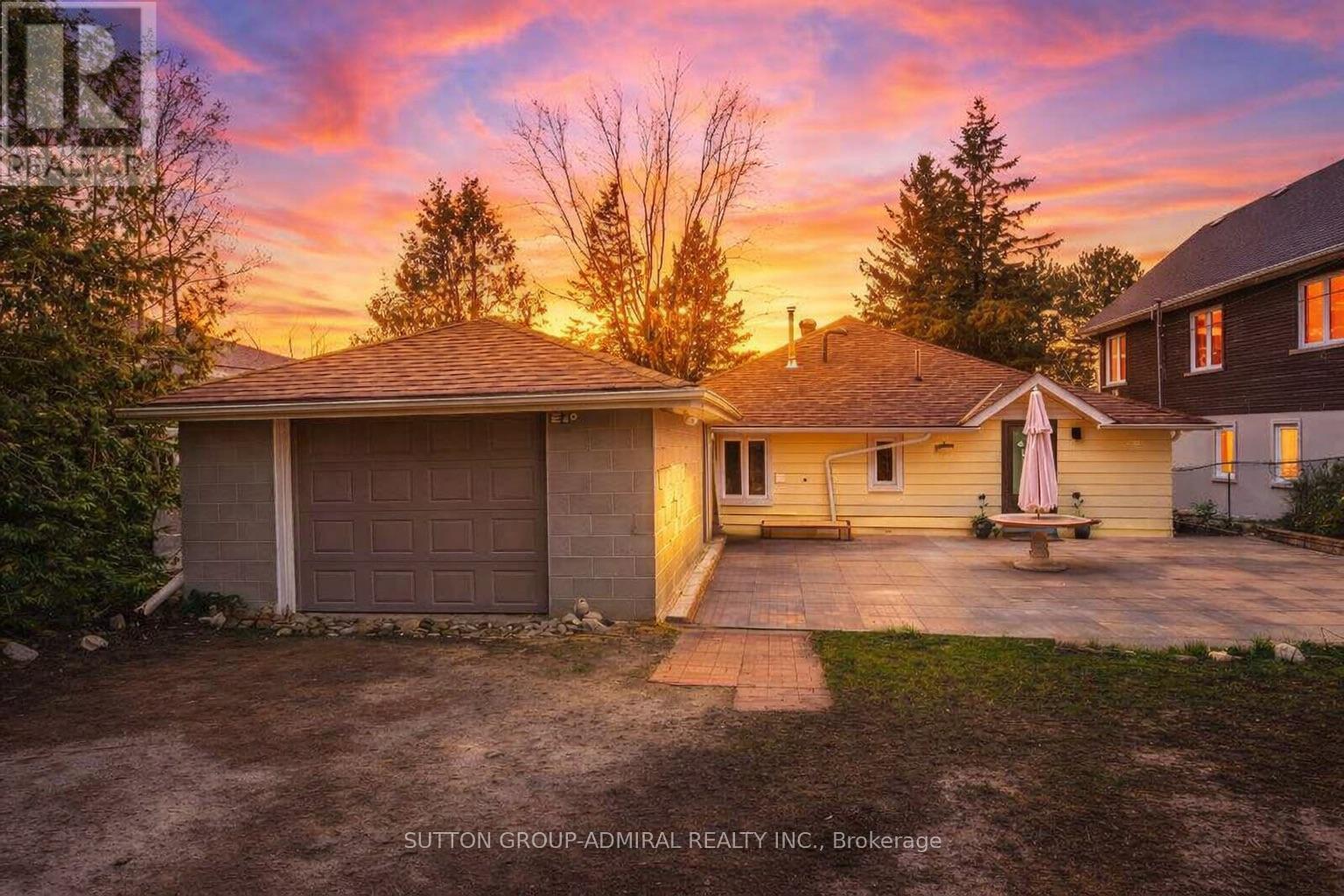 Detached at 1074 RIVER ROAD E, Wasaga Beach