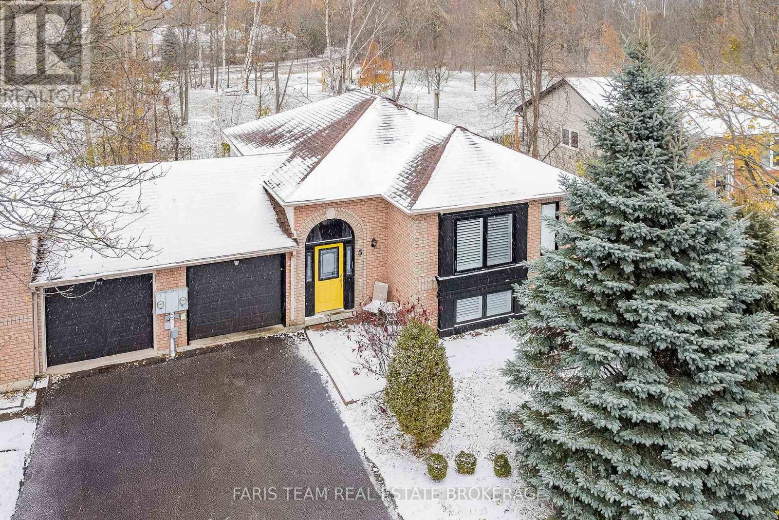 Semi-Detached/Link at 5 HARBOUR CRESCENT, Wasaga Beach