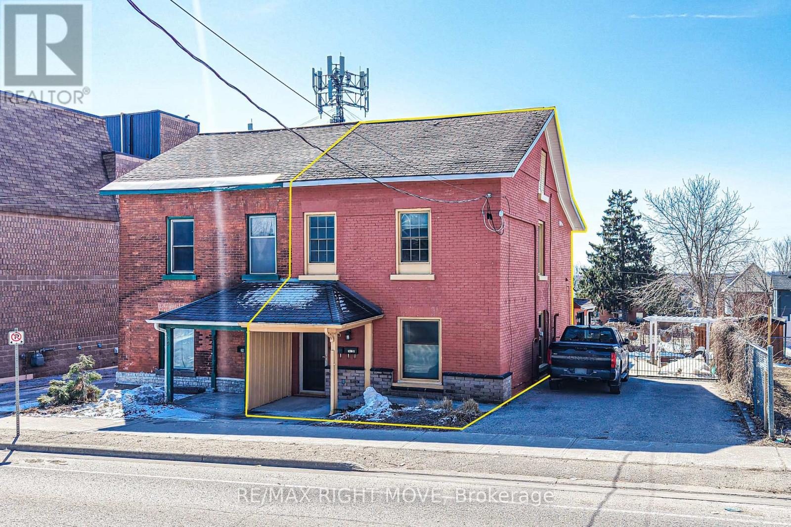 Semi-Detached/Link at 33 COLDWATER ROAD W, Orillia