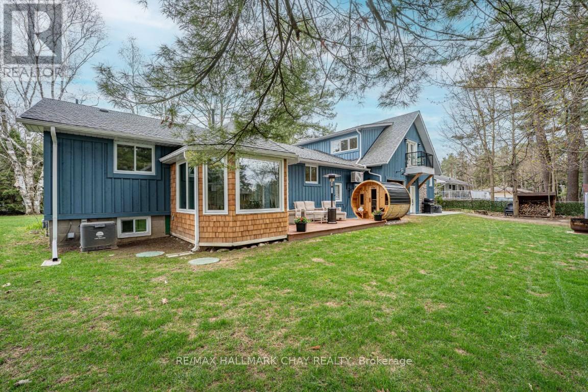 Detached at 18 LAWRENCE AVENUE, Springwater