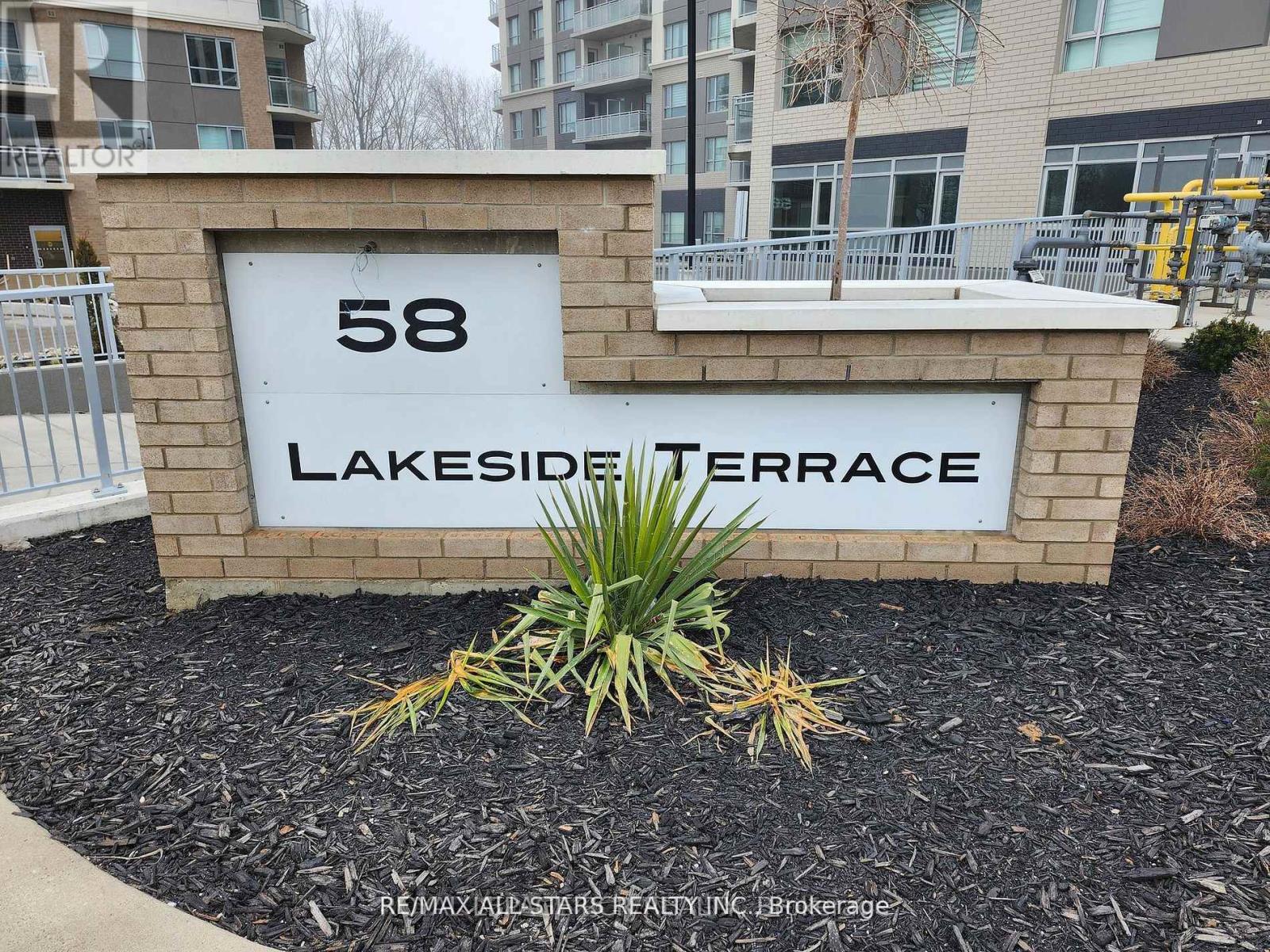 Apartment at 58 Lakeside Terr,