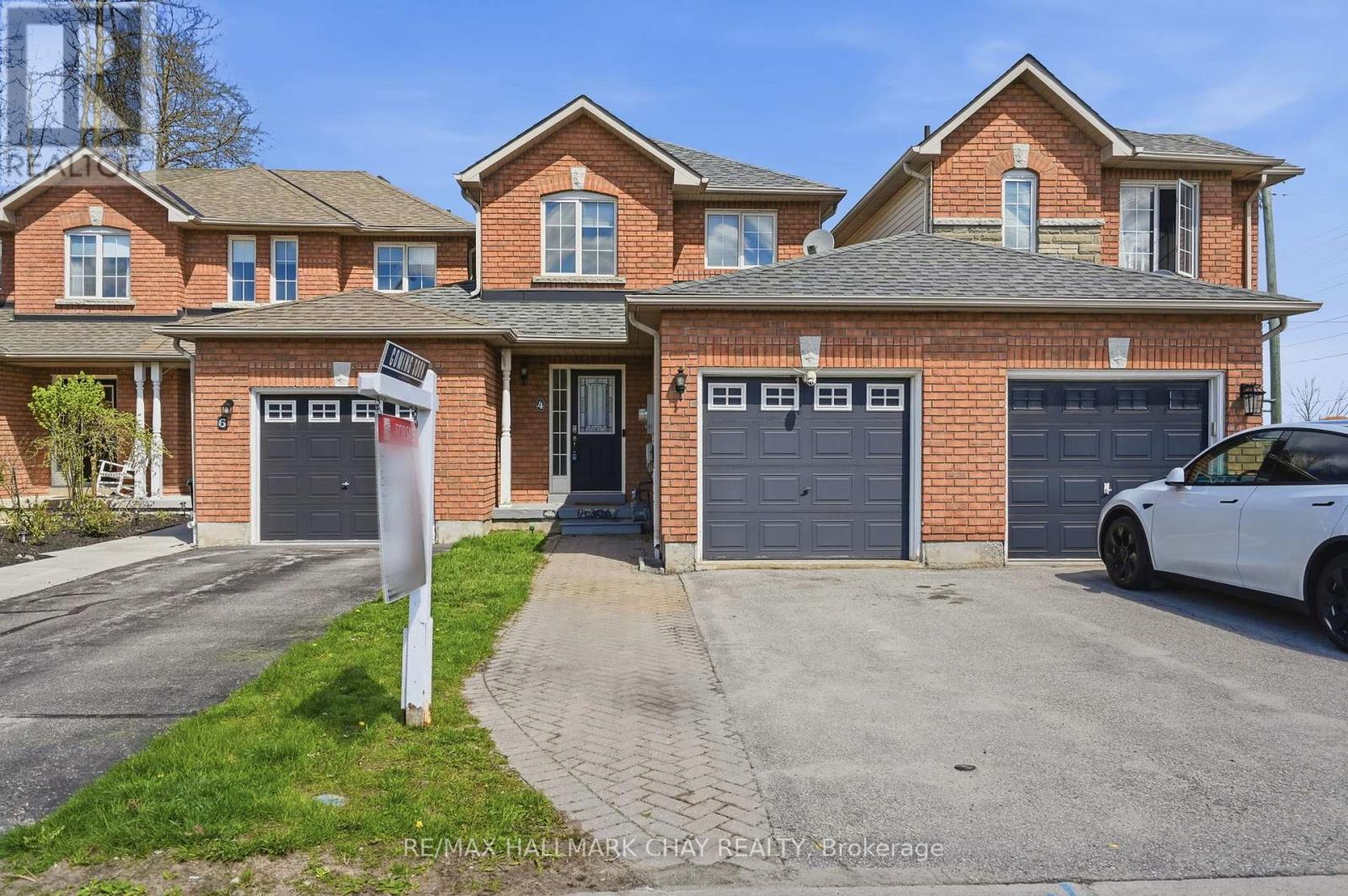 Townhouse at 4 HAWTHORNE CRESCENT, Barrie (Ardagh)