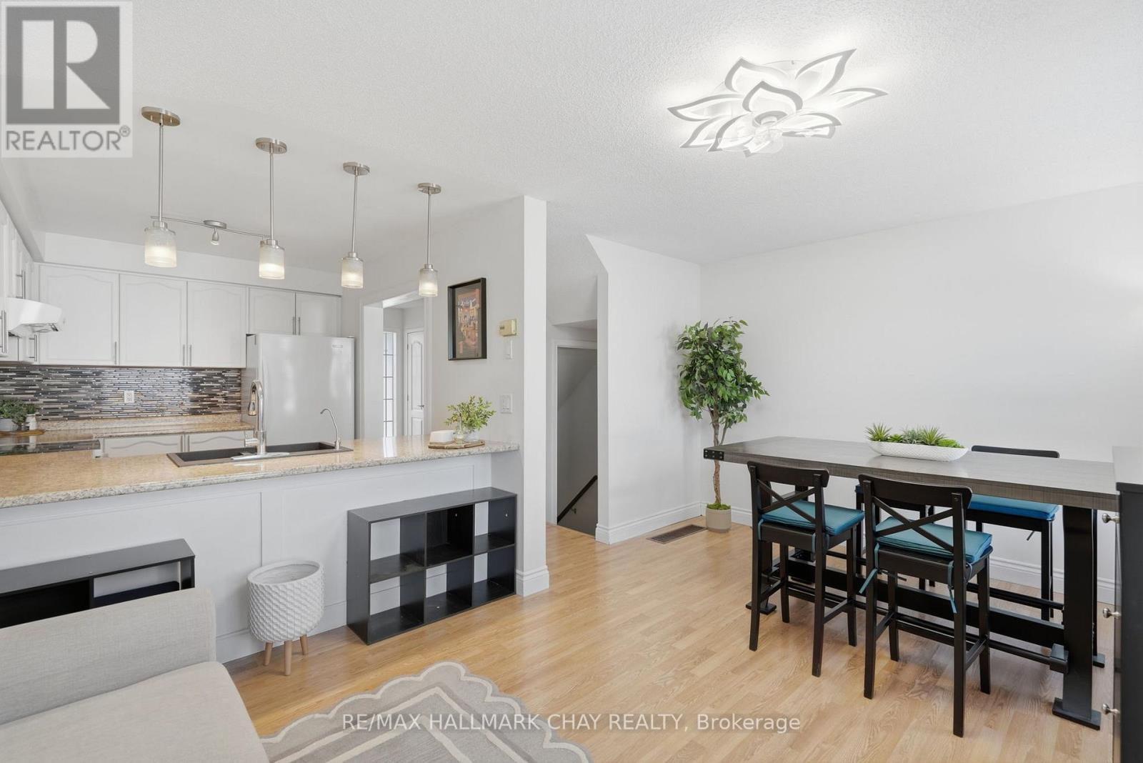 Townhouse at 4 HAWTHORNE CRESCENT, Barrie