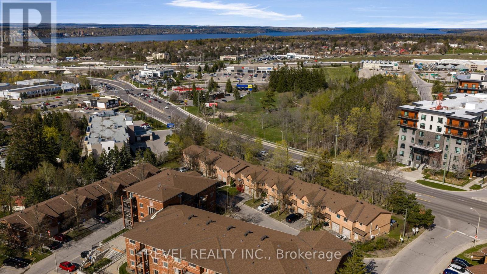 Townhouse at 16 QUAIL CRESCENT, Barrie