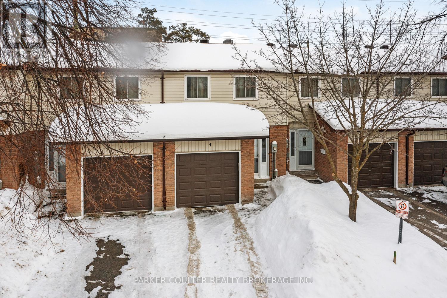 Townhouse at 4 - 261 ROSE STREET, Barrie (Wellington)