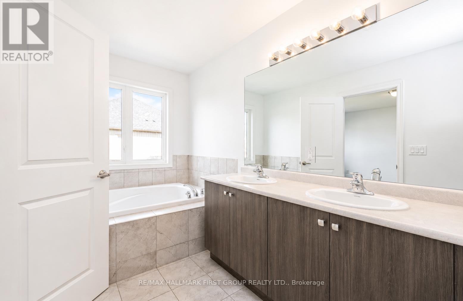 Townhouse at 322 EAST STREET, Orillia