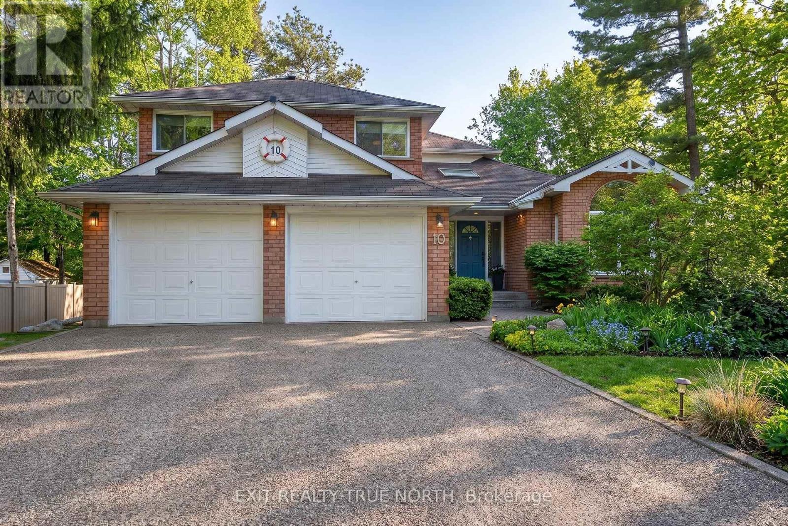 Detached at 10 GROSVENOR DRIVE, Tiny