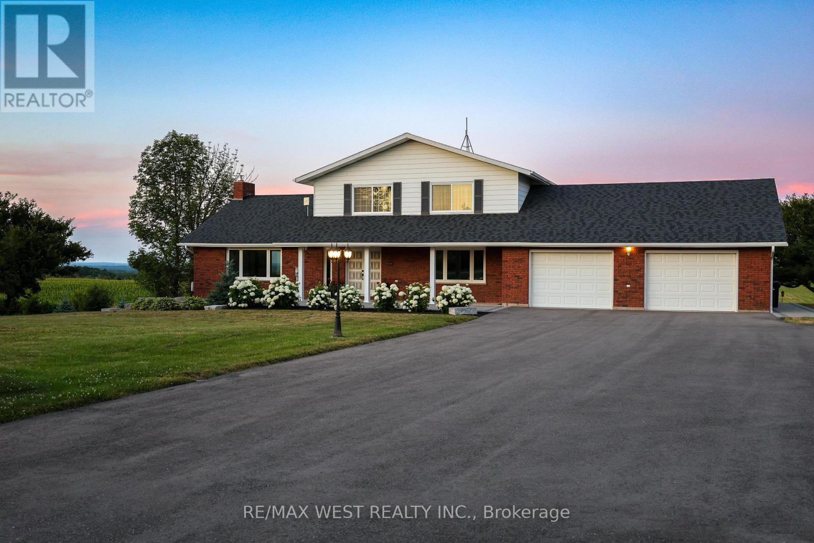 Detached at 2219 COUNTY ROAD 42, Clearview