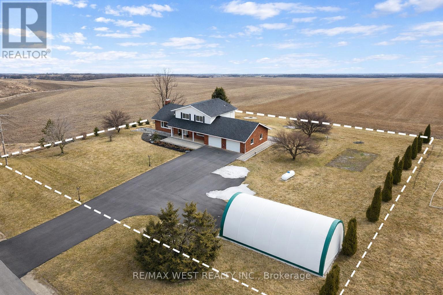 Detached at 2219 COUNTY ROAD 42, Clearview