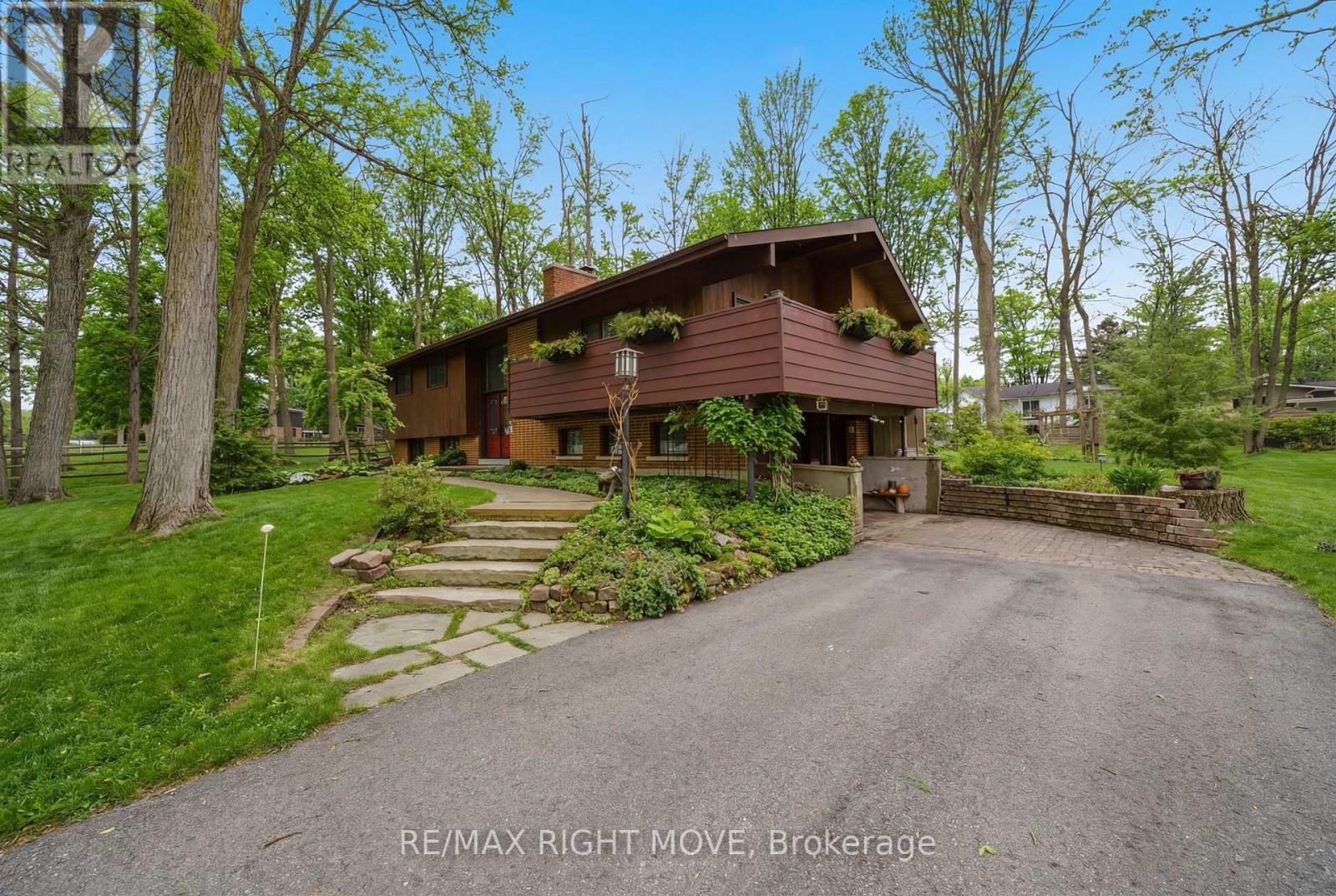 Detached at 220 BELMORAL DRIVE, Orillia