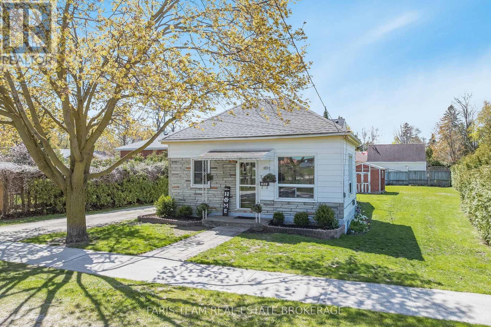 Detached at 32 LORNE AVENUE, Collingwood