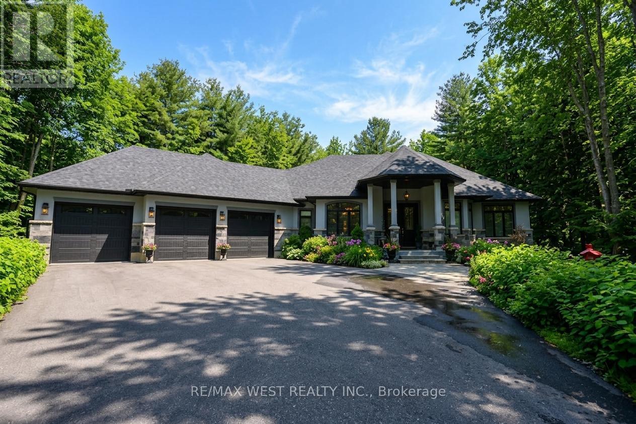 Detached at 2 SYCAMORE CIRCLE, Springwater
