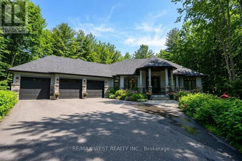 Detached at 2 SYCAMORE CIRCLE, Springwater