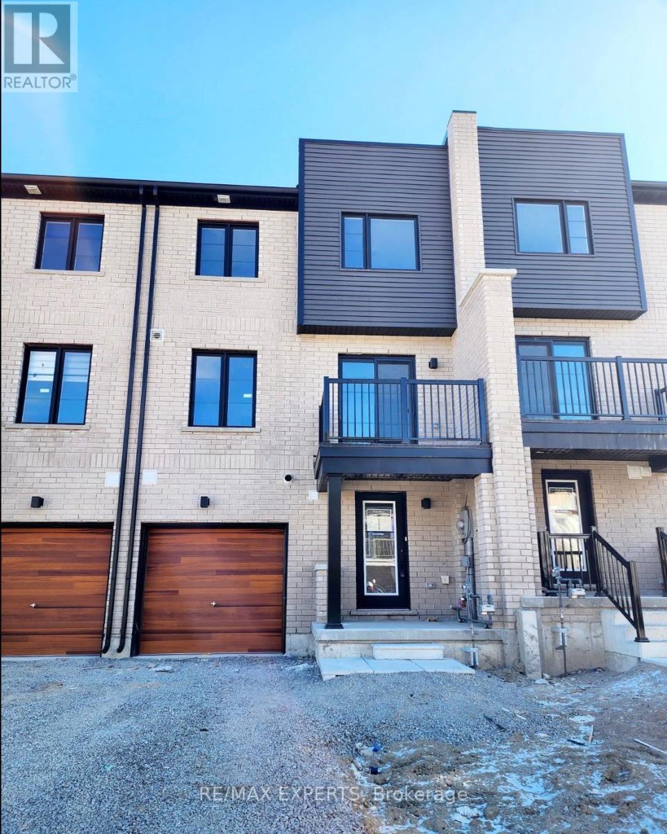 Townhouse at 32 SILO MEWS, Barrie