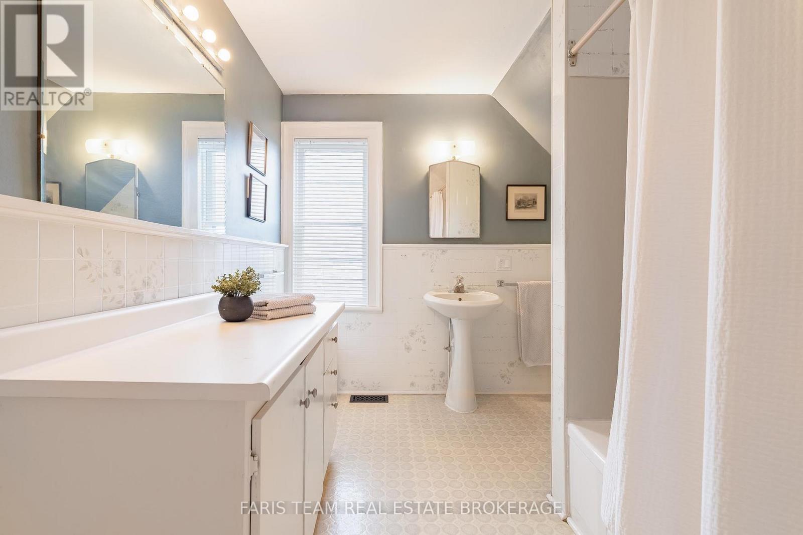 Detached at 23 YONGE STREET S, Springwater