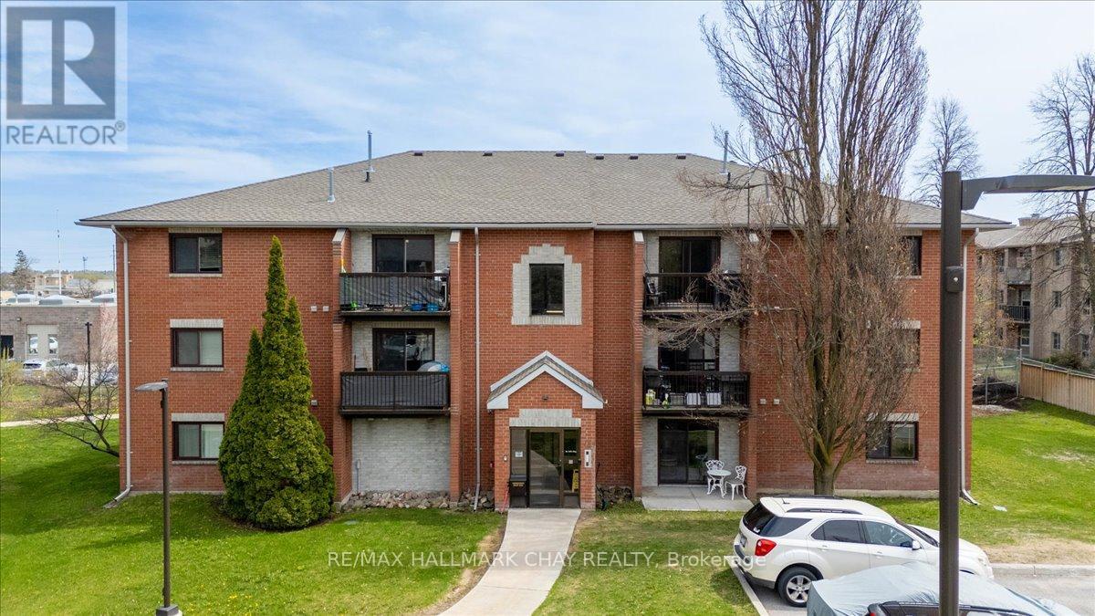 Apartment at C2 - 183 EDGEHILL DRIVE, Barrie (Letitia Heights)