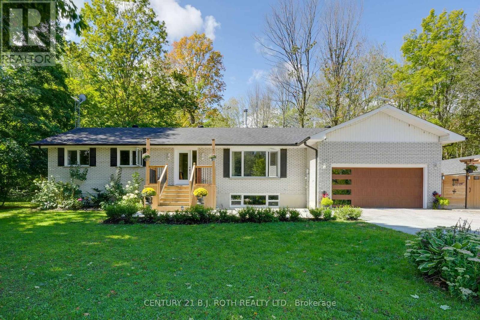 Detached at 1250 COUNTY ROAD 6 S, Tiny