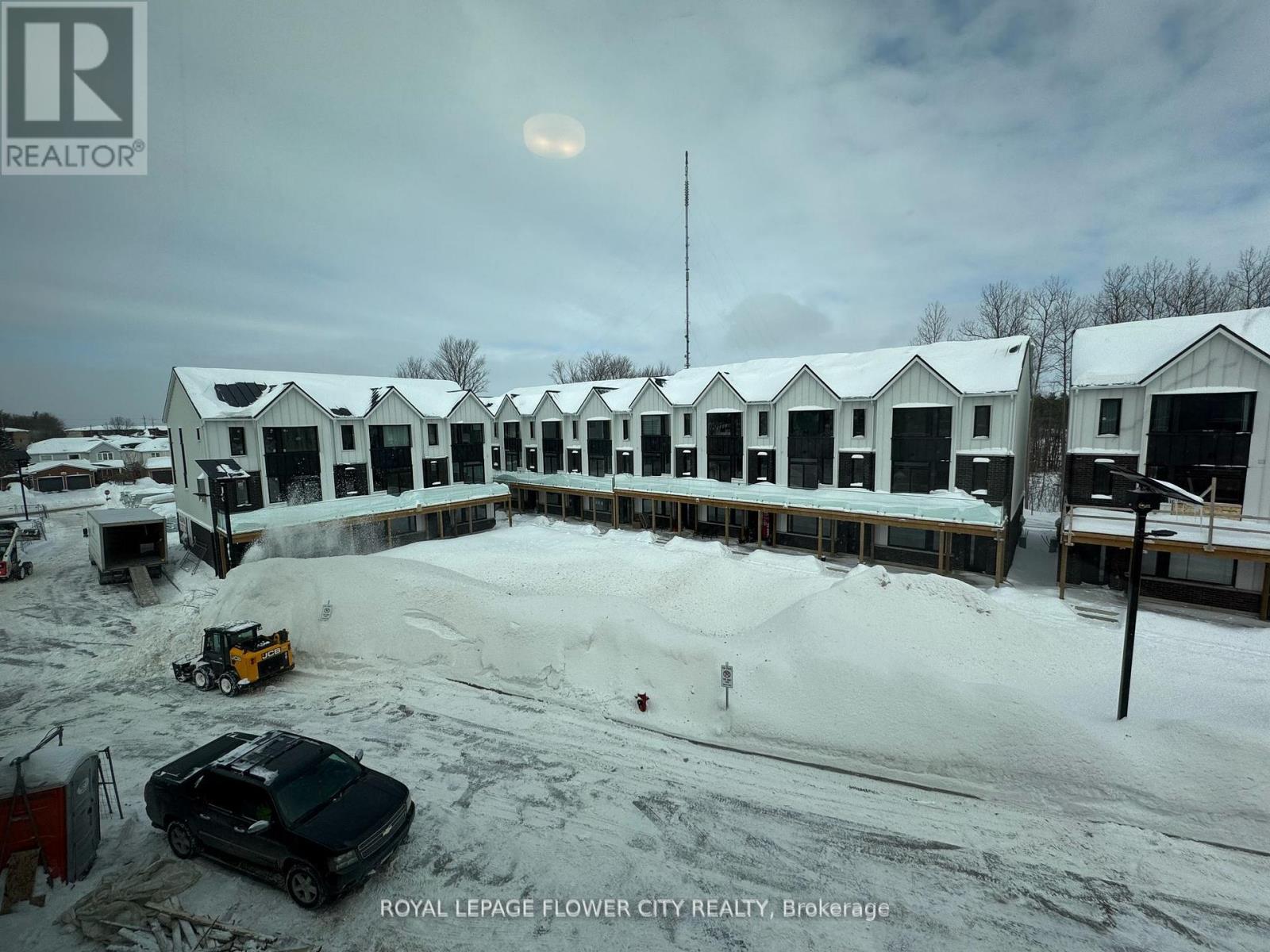 Townhouse at 9 RAINWATER LANE, Barrie (Holly)