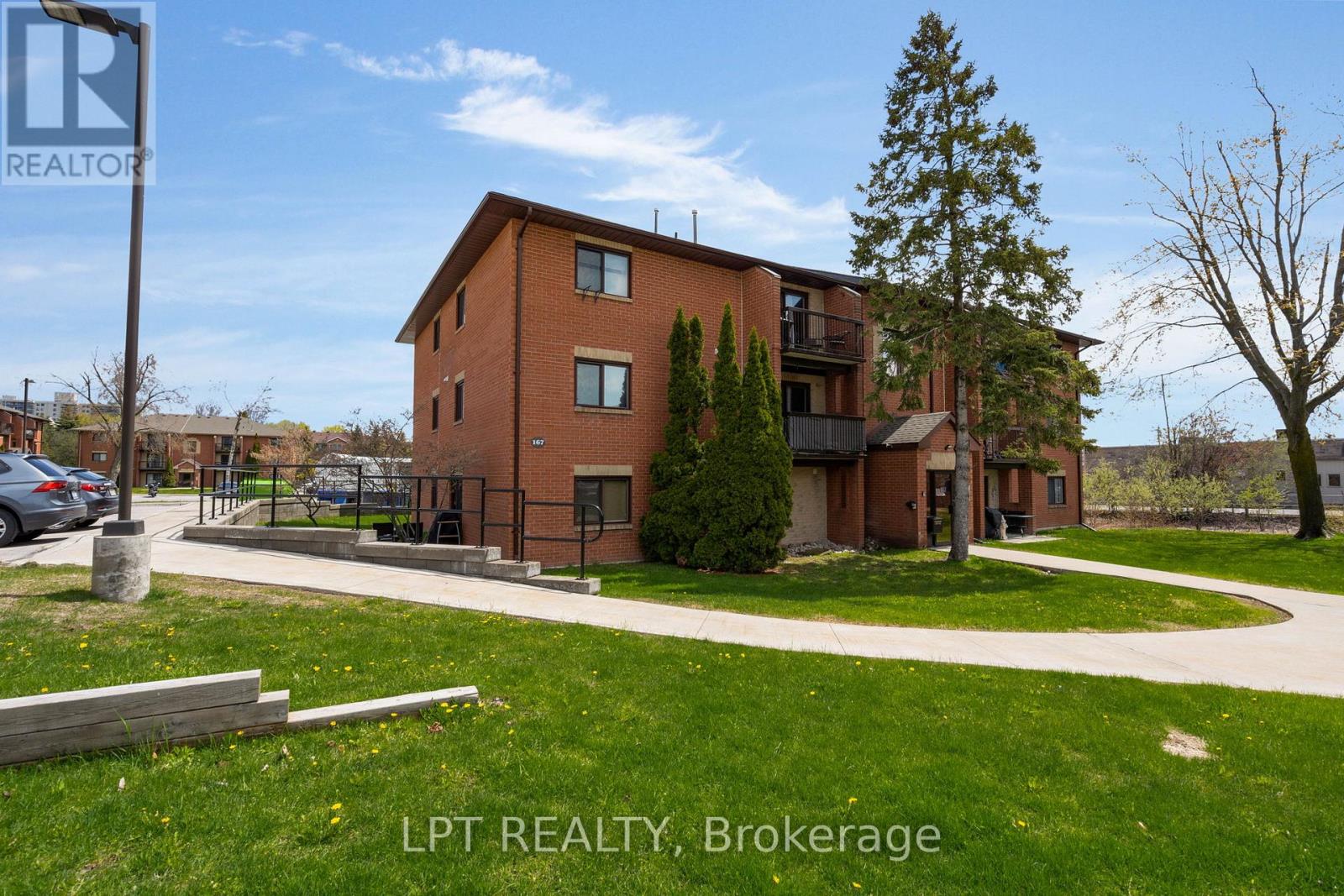 Apartment at E11 - 167 EDGEHILL DRIVE, Barrie (Letitia Heights)