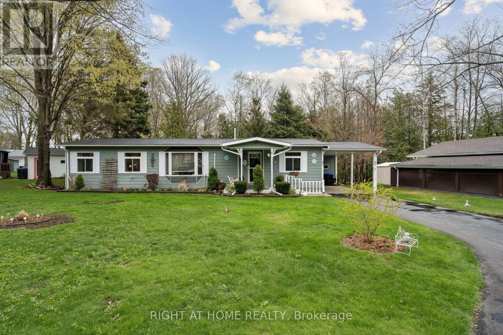 Detached at 1 ALLEN DRIVE S, Wasaga Beach