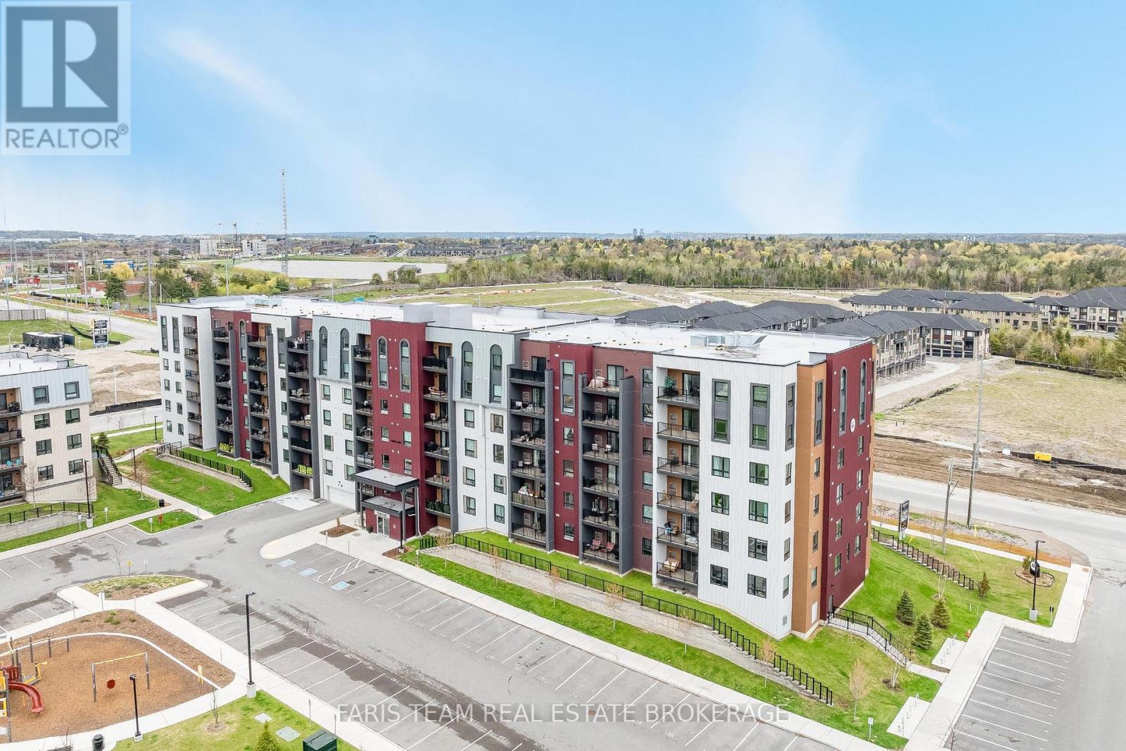 Apartment at 402 - 4 SPICE WAY, Barrie