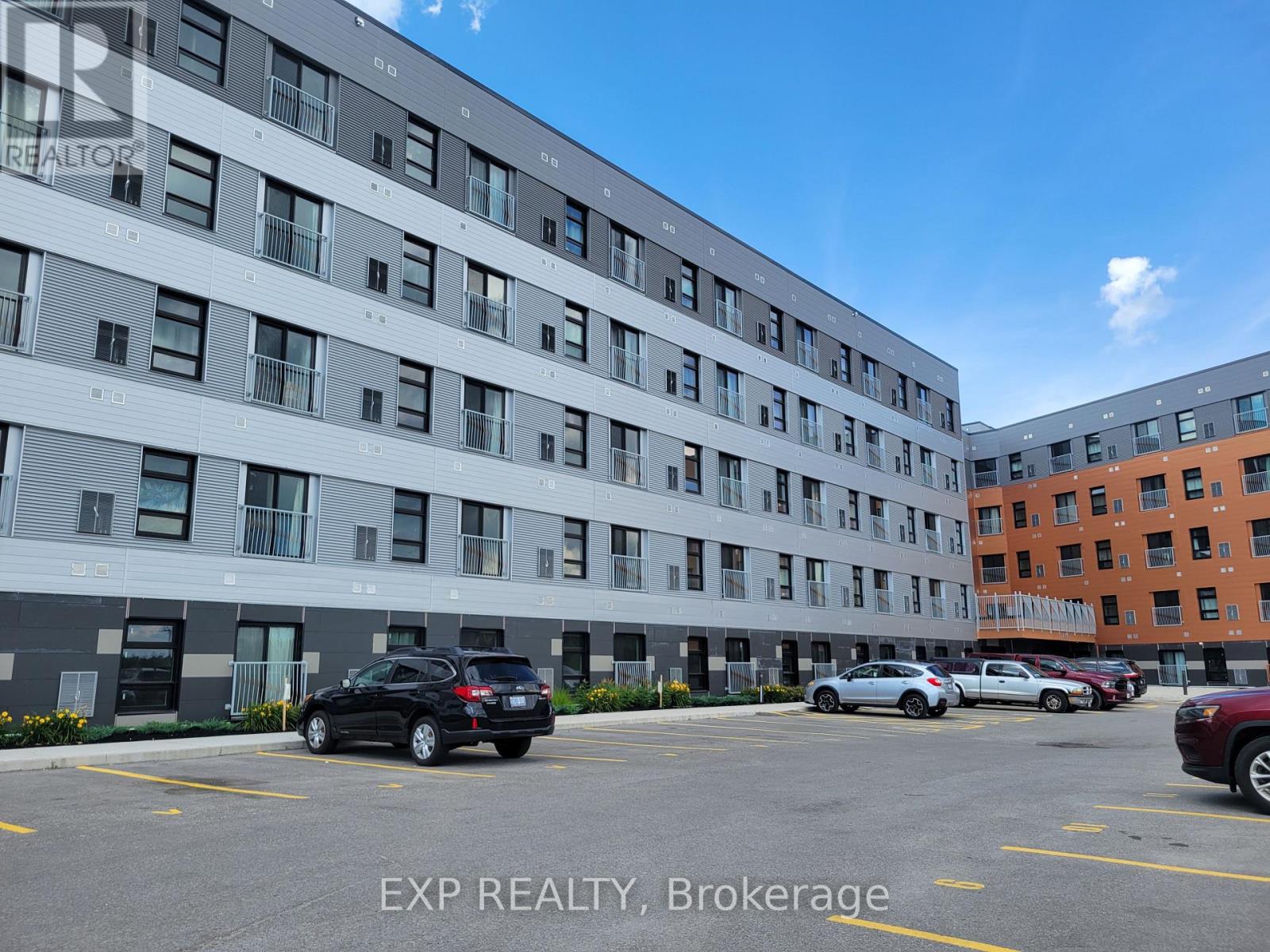 Townhouse at 122 - 75 BARRIE ROAD, Orillia