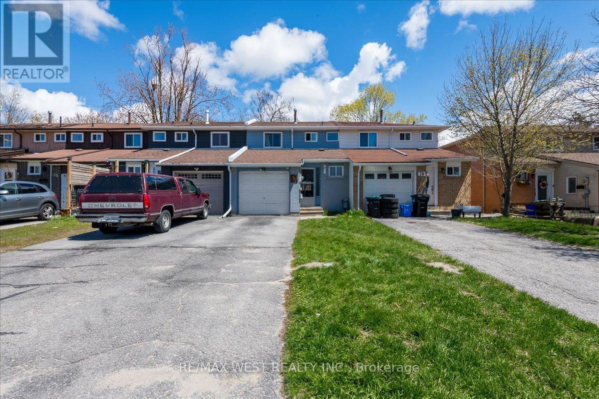 Townhouse at 68 CHAUCER CRESCENT, Barrie (Letitia Heights)