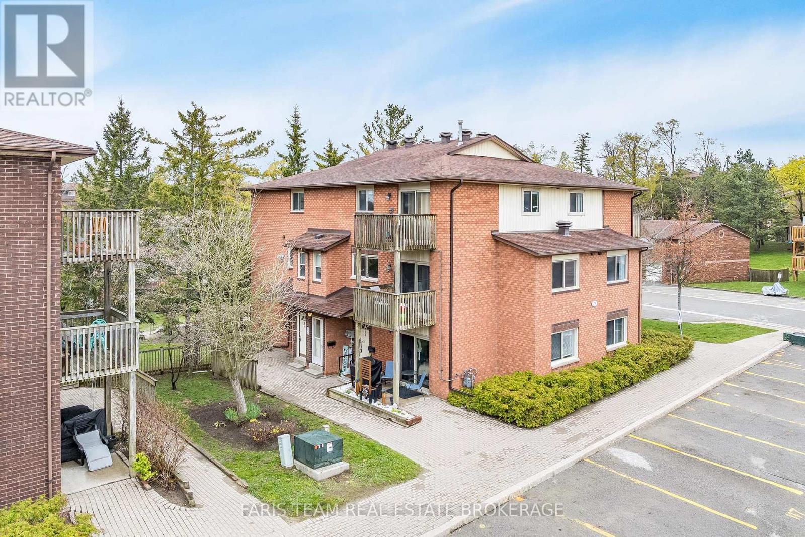Townhouse at 3 - 19 MEADOW LANE, Barrie (Ardagh)