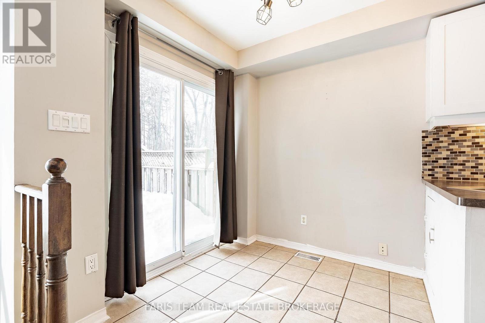 Semi-Detached/Link at 256 FERNDALE DRIVE S, Barrie