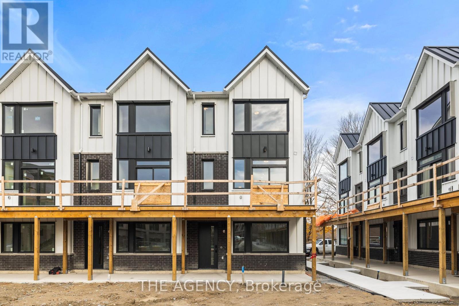 Townhouse at 6 RAINWATER LANE, Barrie (Holly)