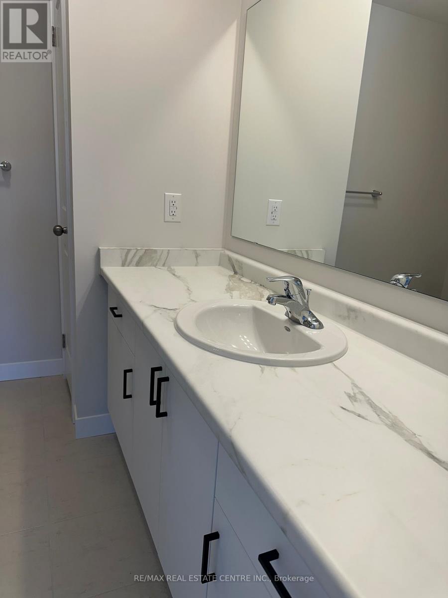 Townhouse at 33 STRATH CRESCENT, Springwater