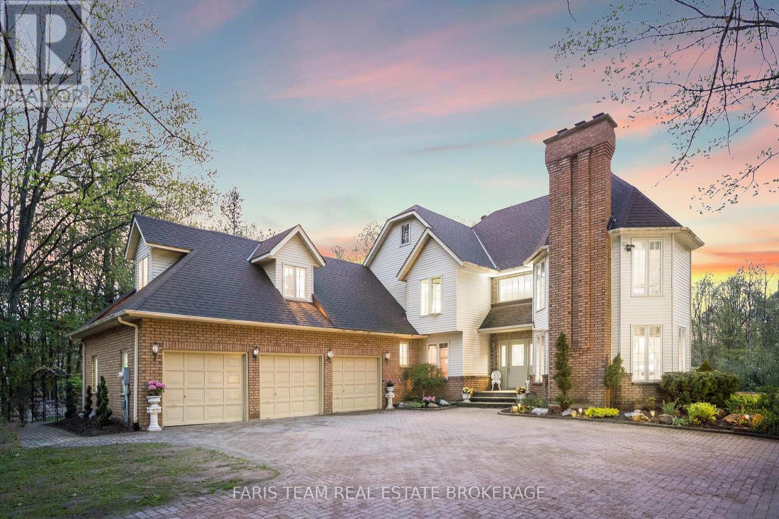 Detached at 4 MILLS CIRCLE, Springwater