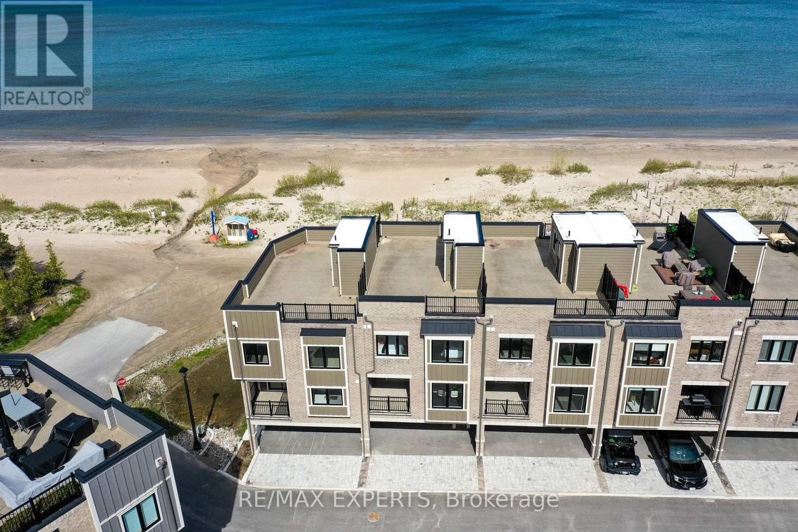 Townhouse at 7 JULIA CIRCLE, Wasaga Beach