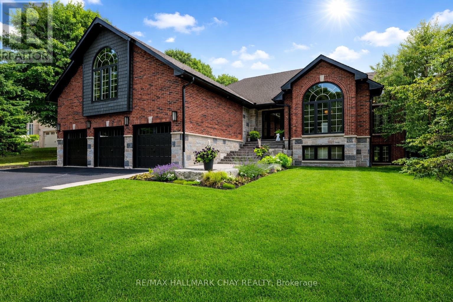 Detached at 32 FOREST HILL DRIVE, Springwater (Midhurst)