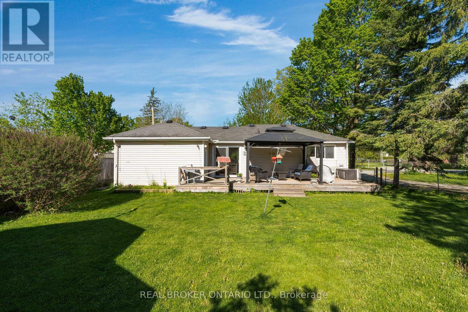 Detached at 145 COLLINGWOOD STREET, Clearview